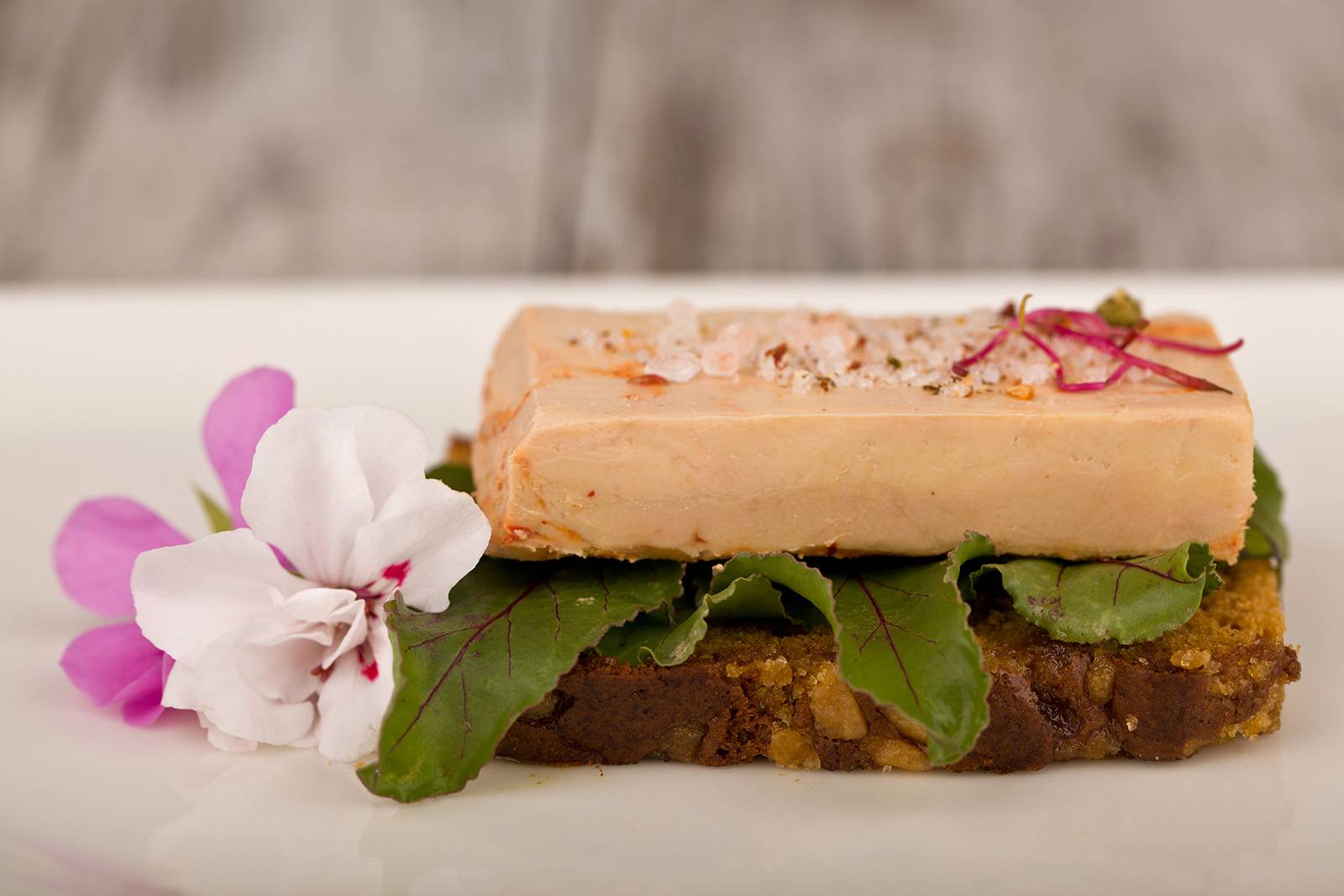 Semi-cooked duck foie gras with Sichuan pepper